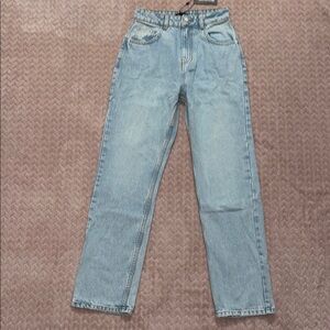 PrettyLittleThing Women’s Light Blue Wash High Rise Straight Leg Jeans